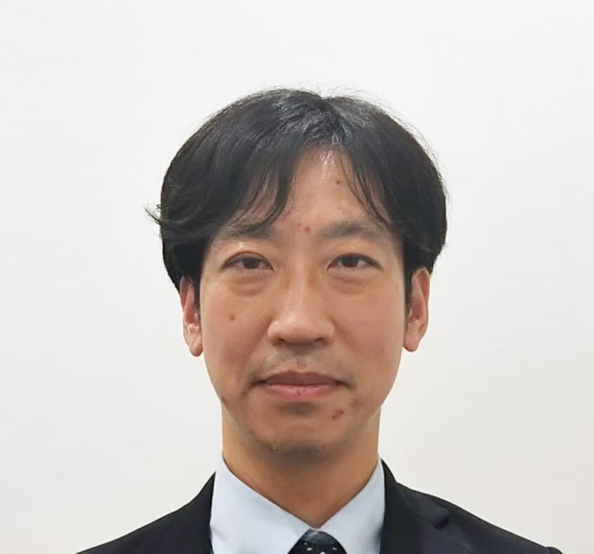 折間 賢一
