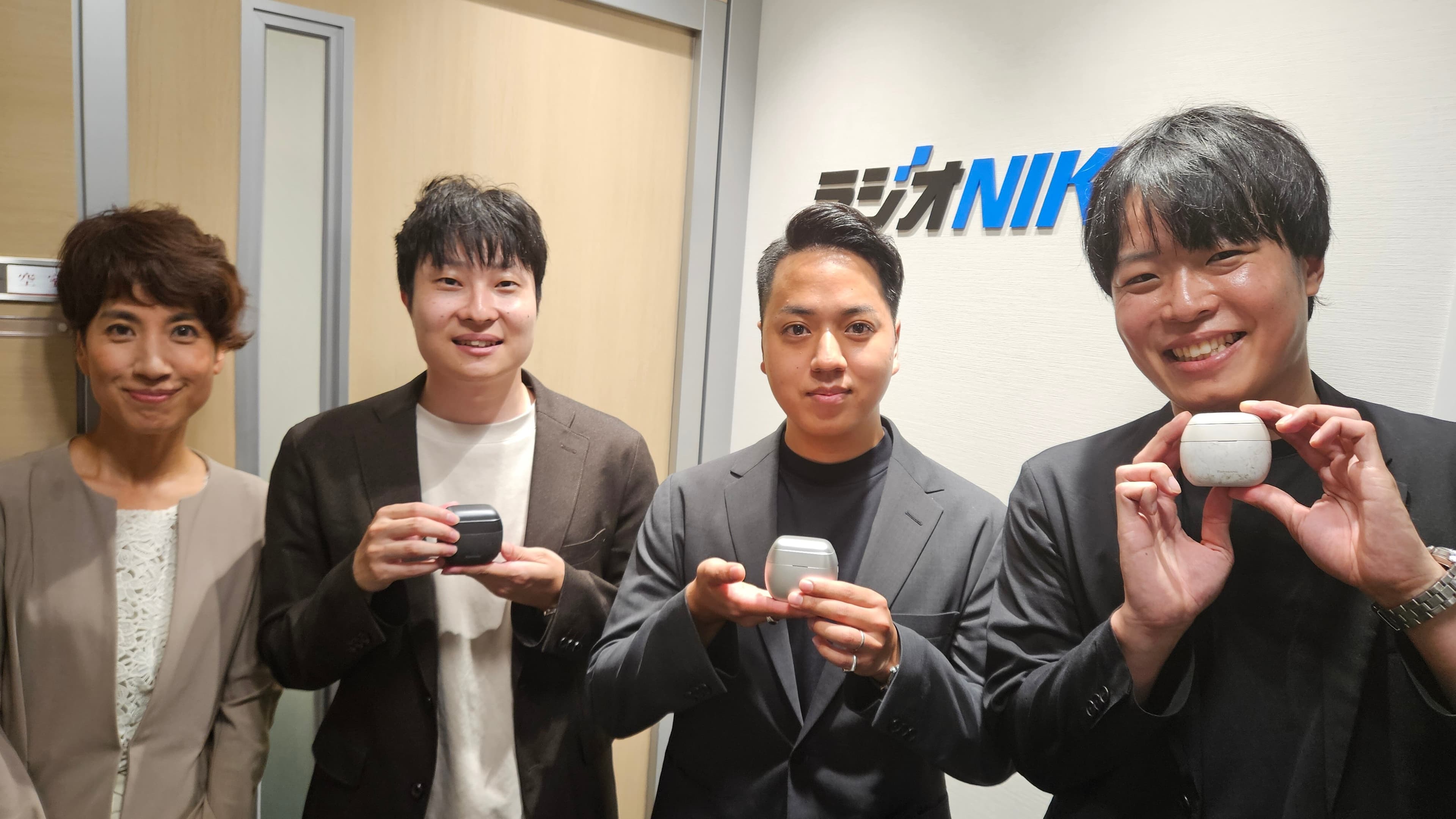 ゲスト パナソニック株式会社 デザインセンター パーソナルデザイン課 シニアデザイナー 山村 有史 氏 ビューティ・パーソナルケア事業部 パーソナル国内マーケティング課 主務 田中 亨 氏
